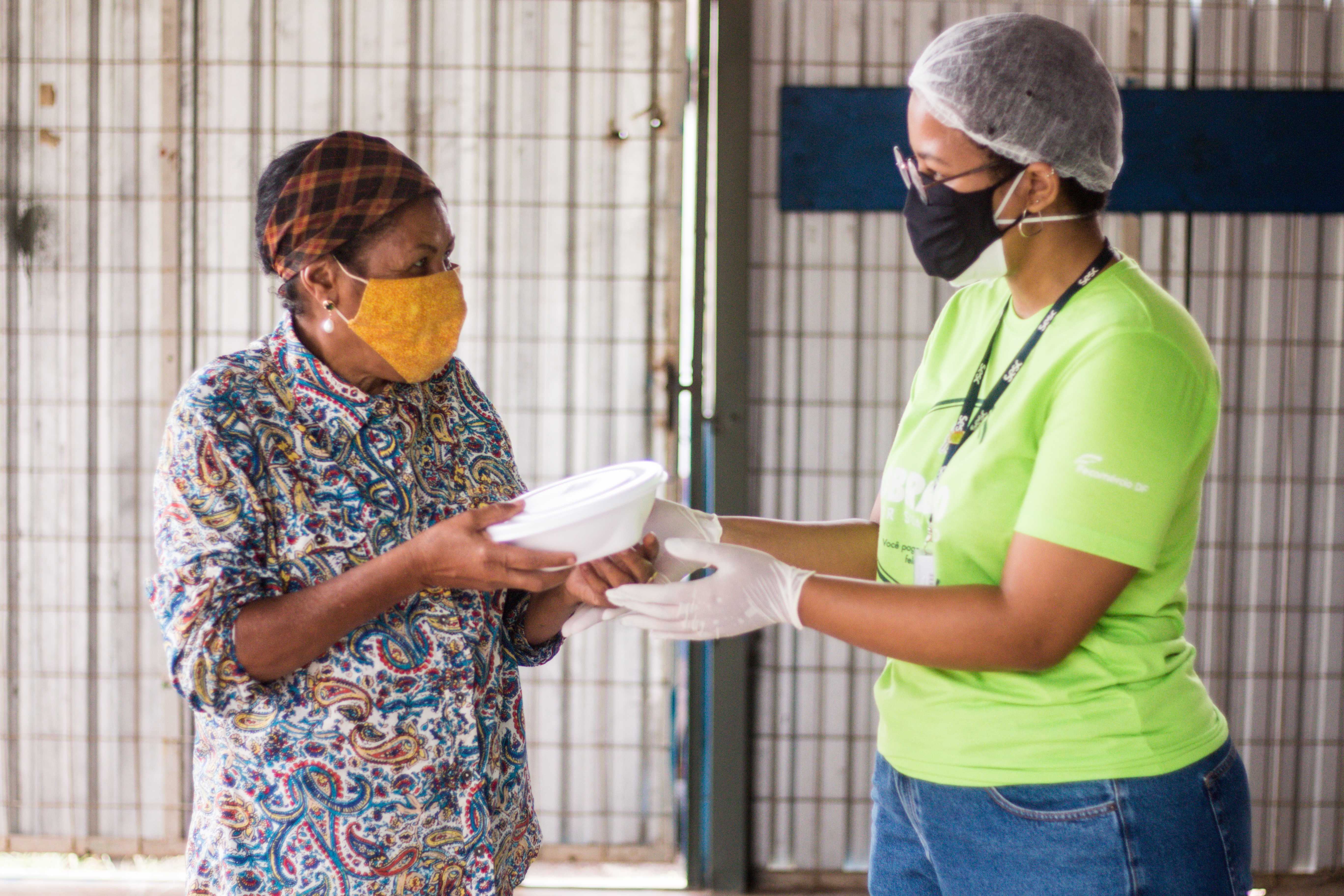projeto-cozinha-sem-sobras-do-sesc-df-beneficia-moradores-de-sol-nascente-ceilndia-e-varjo-com-a-distribuio-17-mil-refeies_51103584338_o.jpg